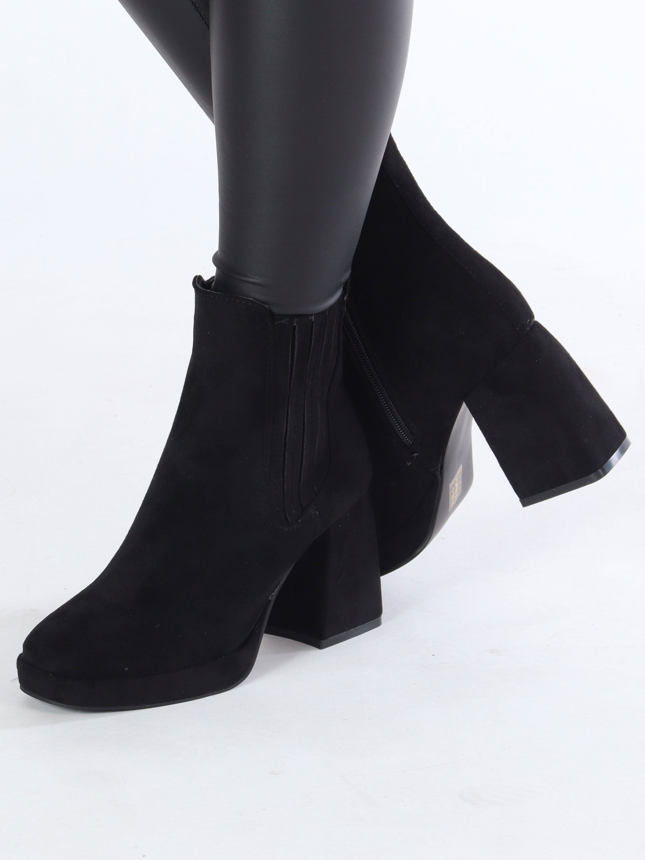 Edyta - Højhælet støvle i ruskindslook